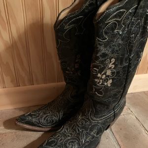 Corral boots